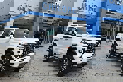 New 2025 GMC Canyon Denali