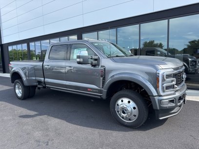 New 2025 Ford F450 Platinum w/ Platinum Plus Package