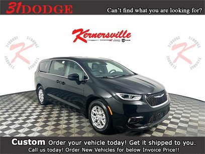 New 2025 Chrysler Pacifica Select
