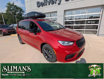New 2025 Chrysler Pacifica Select