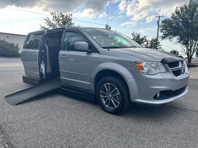 Used 2017 Dodge Grand Caravan SXT w/ Rear Park Assist Package