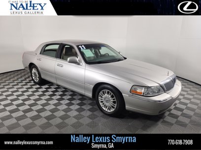 Used 2011 Lincoln Town Car Signature Limited