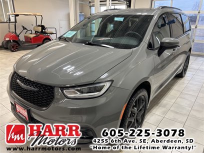 Used 2023 Chrysler Pacifica Touring-L w/ S Appearance Package