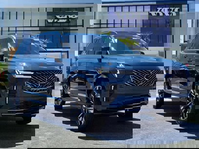 New 2025 Volvo XC90 B5 Plus w/ Protection Package Premier
