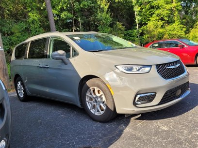 Used 2022 Chrysler Pacifica Touring-L w/ Uconnect Theater Family Group