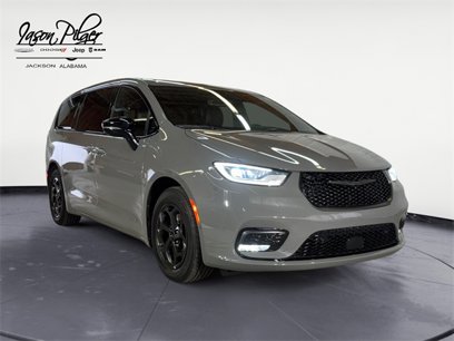 Used 2023 Chrysler Pacifica Limited w/ S Appearance Package