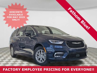 New 2025 Chrysler Pacifica Select