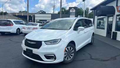 Used 2021 Chrysler Pacifica Touring-L