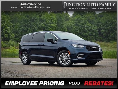 New 2025 Chrysler Pacifica Select