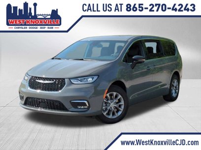 New 2025 Chrysler Pacifica Select