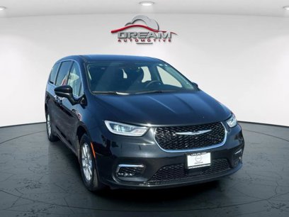 Used 2023 Chrysler Pacifica Touring-L
