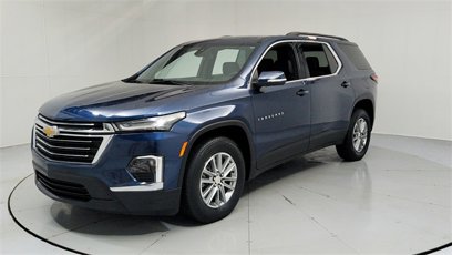 Used 2023 Chevrolet Traverse LT