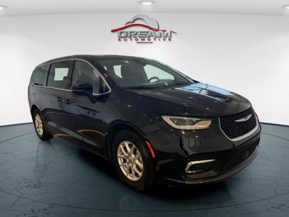 Used 2023 Chrysler Pacifica Touring-L