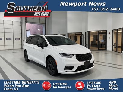 New 2025 Chrysler Pacifica Premium