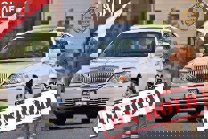 Used 2006 Lincoln Town Car Signature Limited
