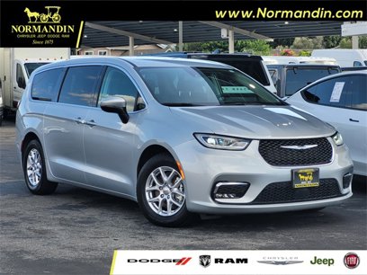 Used 2023 Chrysler Pacifica Touring-L