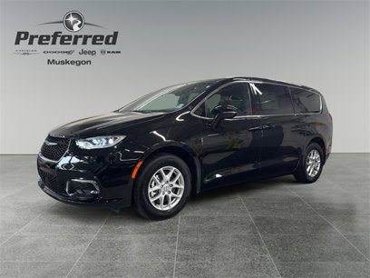 New 2025 Chrysler Pacifica Select