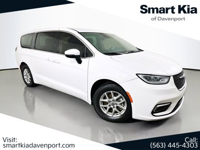 Used 2023 Chrysler Pacifica Touring-L