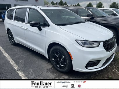 New 2025 Chrysler Pacifica Premium