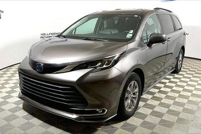 Used 2021 Toyota Sienna XLE
