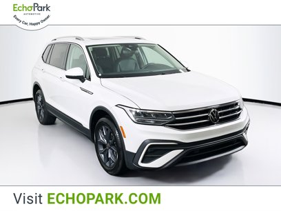 Used 2023 Volkswagen Tiguan SE w/ Panoramic Sunroof Package