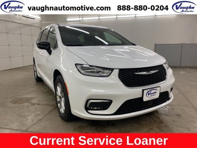 New 2025 Chrysler Pacifica Select