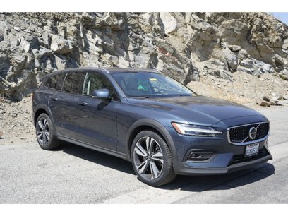 Used 2023 Volvo V60 B5 Cross Country Plus