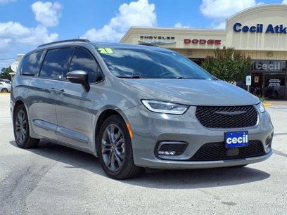Used 2023 Chrysler Pacifica Touring-L w/ Road Tripper Package
