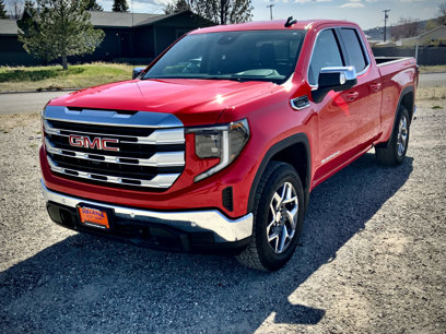 New 2025 GMC Sierra 1500 SLE w/ Preferred Package