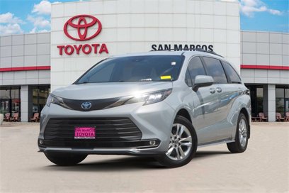 Certified 2022 Toyota Sienna XLE Woodland Edition