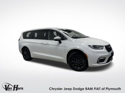 Used 2023 Chrysler Pacifica Touring-L