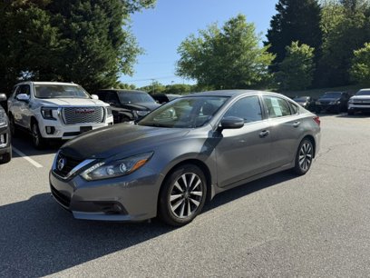 Used 2017 Nissan Altima 2.5 SL w/ 2.5 Technology Package