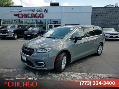 New 2025 Chrysler Pacifica Select