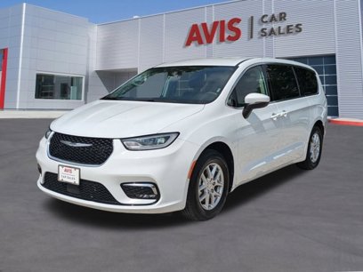 Used 2023 Chrysler Pacifica Touring-L
