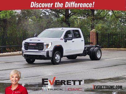 New 2025 GMC Sierra 3500 Pro w/ Convenience Package