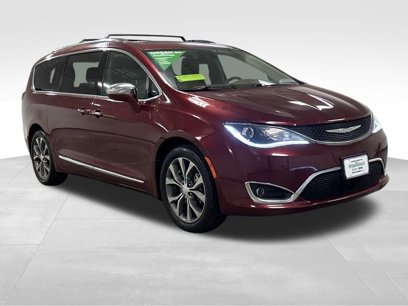 Used 2017 Chrysler Pacifica Limited w/ Advanced Safetytec Group