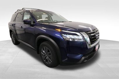 New 2025 Nissan Pathfinder SV w/ SV Premium Package