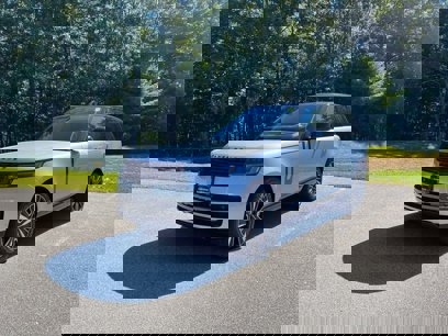 New 2025 Land Rover Range Rover SE