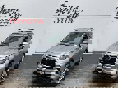 Used 2024 Toyota Highlander LE
