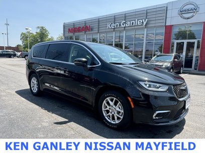 Used 2023 Chrysler Pacifica Touring-L