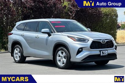 Used 2021 Toyota Highlander LE