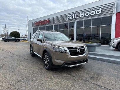 New 2025 Nissan Pathfinder Platinum w/ Cargo Package