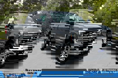 New 2025 Ford F350 Lariat w/ Chrome Package