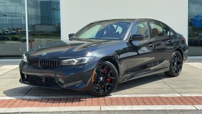 New 2025 BMW 330i Sedan w/ M Sport Package