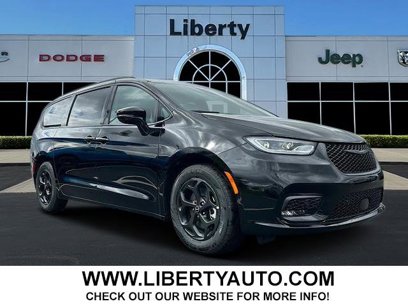 New 2025 Chrysler Pacifica Select