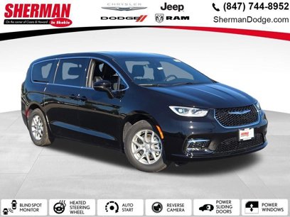 New 2026 Chrysler Pacifica Select