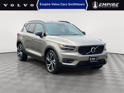 Certified 2022 Volvo XC40 T5 R-Design w/ Climate Package