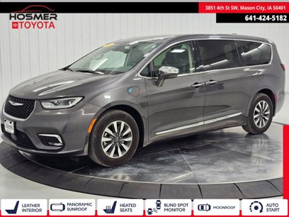 Used 2022 Chrysler Pacifica Limited w/ Uconnect Theater Family Group