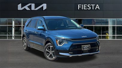 New 2025 Kia Niro SX
