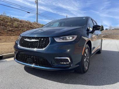 New 2025 Chrysler Pacifica Select